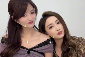 湖勇女主播小七&佳依晒合体：磕绊多年 俩第一次播湖勇惺惺相惜